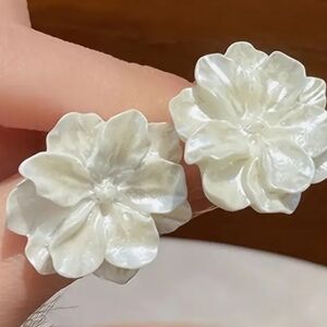 Stylish beautiful flower earrings boho Hawaii inspired wedding anniversaries